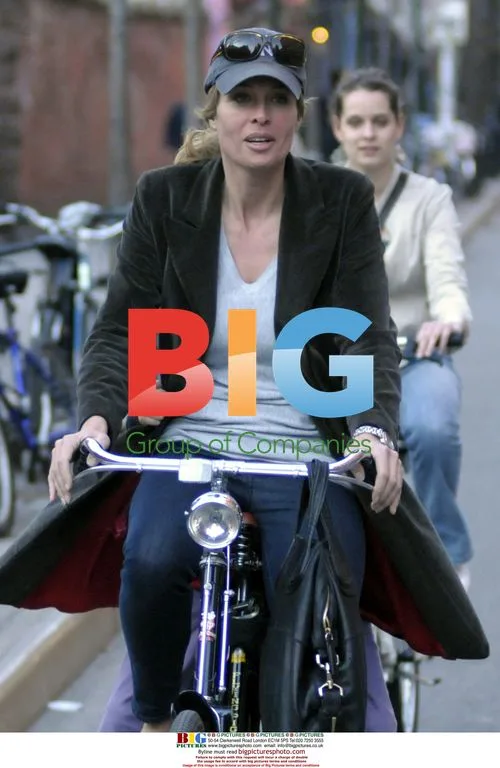 Frederique van der Wal and daughter on bike ride