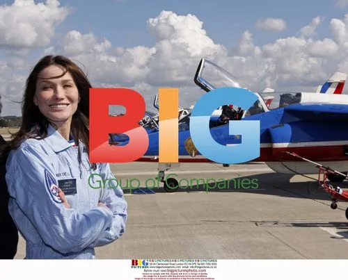 Carla Bruni visits French Air Force