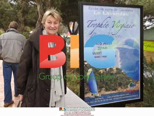 Carla Bruni-Sarkozy\'s mother at sailing event