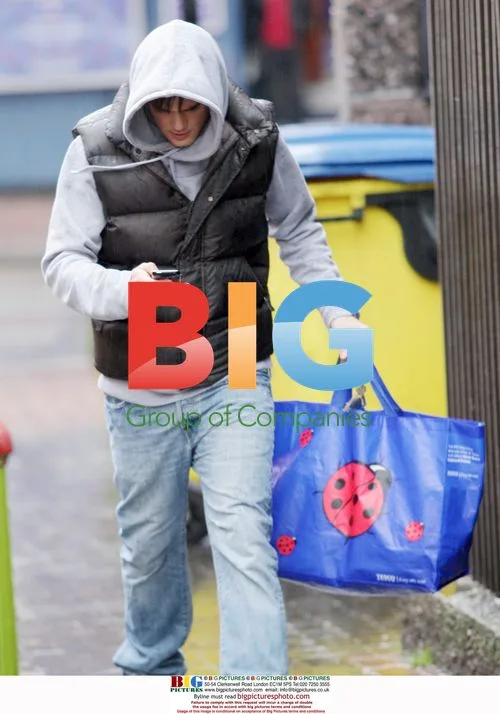 Gareth Gates Braves Rain After Dinner Date