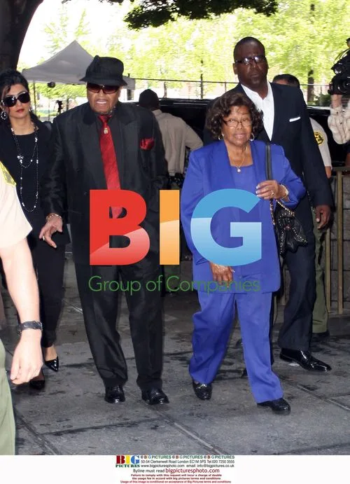 Joe and Katherine Jackson Outside Courthouse