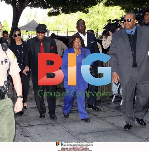 Joe and Katherine Jackson Outside Court