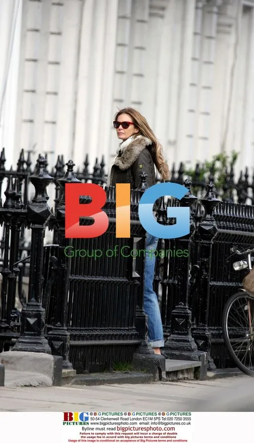 Elle MacPherson Spotted With Mystery Man