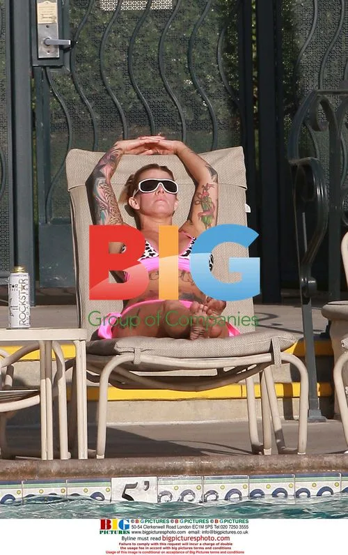 Melissa Smith, Jesse James Mistress #2 Chills Poolside