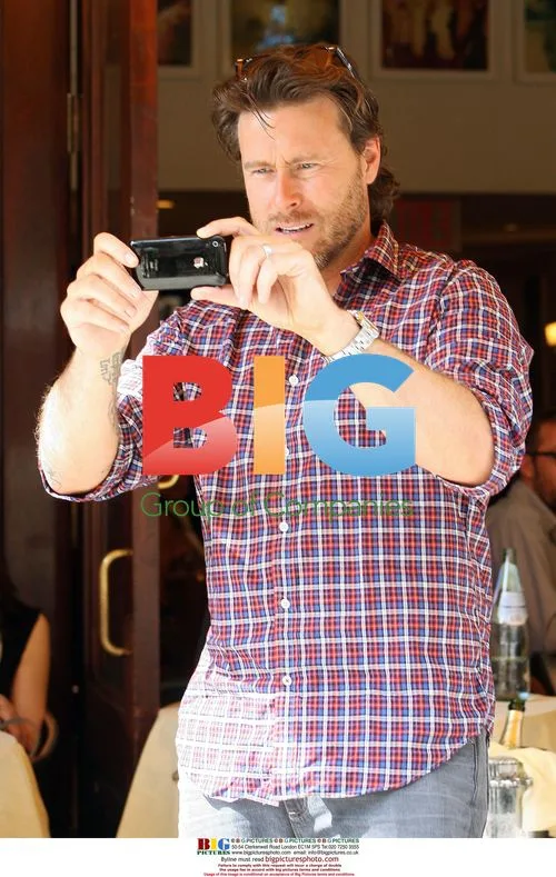 Tori Spelling and Dean McDermott have lunch in NYC