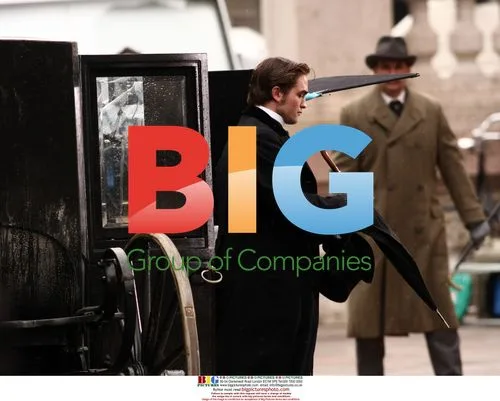 Robert Pattinson and Kristin Scott Thomas on Bel Ami set
