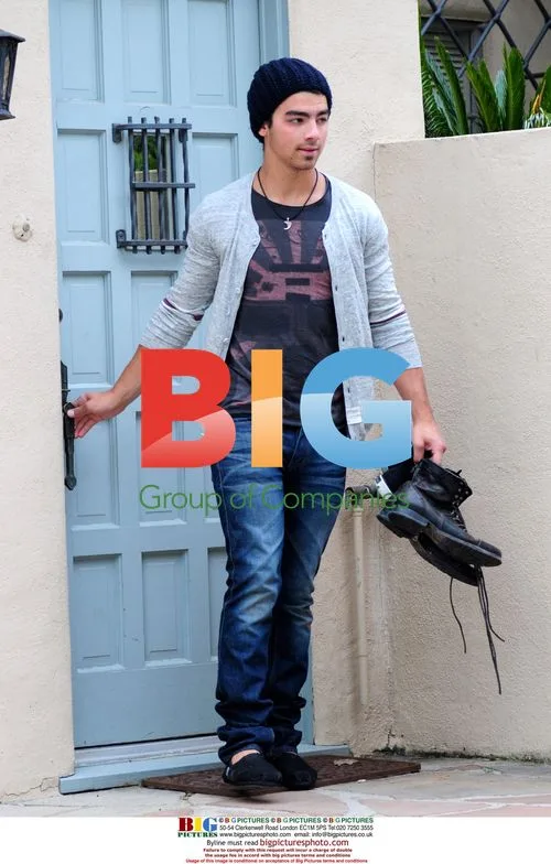 Joe Jonas Casual Street Style