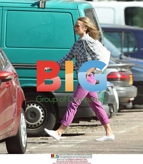 Kim Sears Enjoys Stroll in Brighton