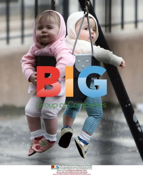 Sarah Jessica Parker's Twin Daughters Enjoy Park Day