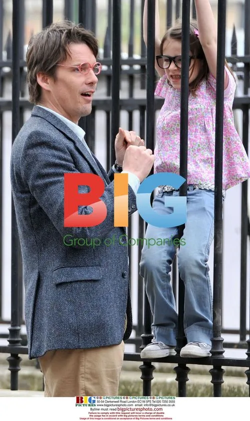 Ethan Hawke on set of "The Woman in the Fifth"