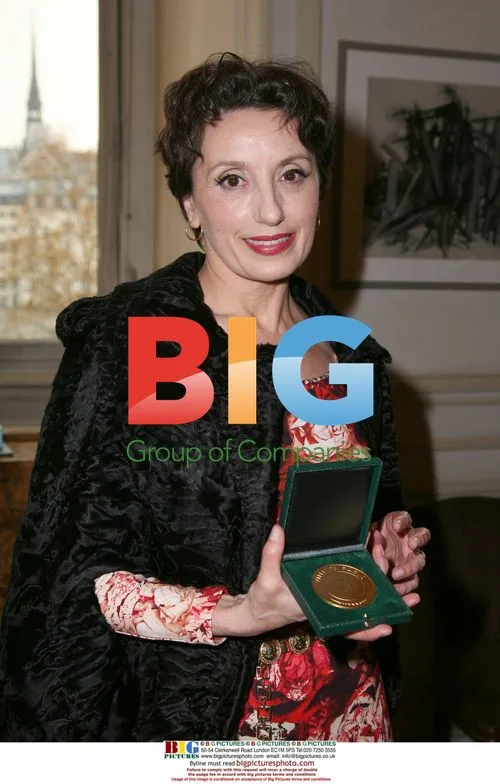 Luz Casal Awarded Paris City Medal
