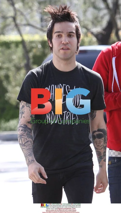 Pete Wentz Spotted at Starbucks