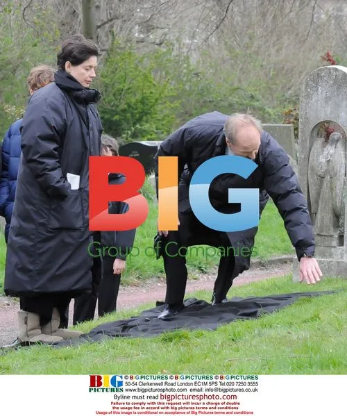William Hurt Filming ÒLate BloomersÓ in London