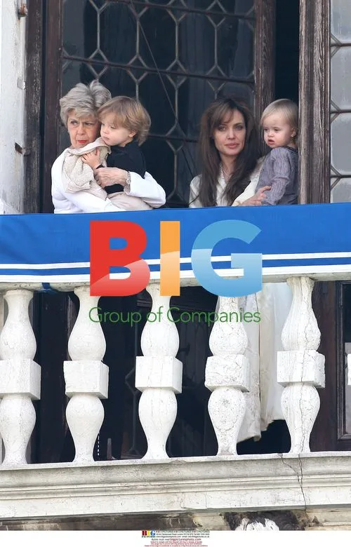 Angelina Jolie and Jane Pitt with Knox and Vivienne