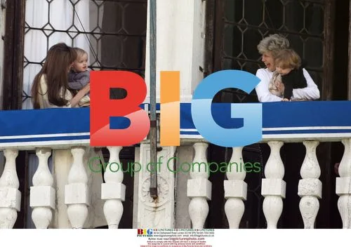 Angelina Jolie and Jane Pitt with Kids