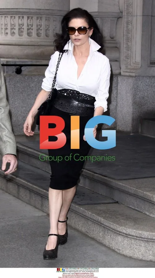 Catherine Zeta-Jones Leaves NY Apartment