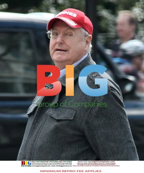 Jonathan King Takes West London Stroll