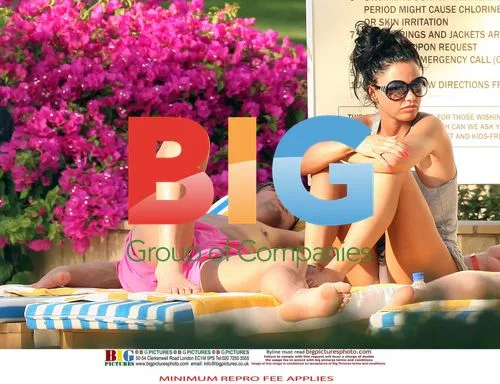Katie Price and Alex Reid by the pool in Egypt