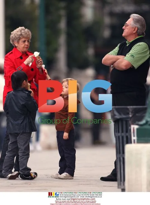 Bill and Jane Pitt with grandchildren in Venice