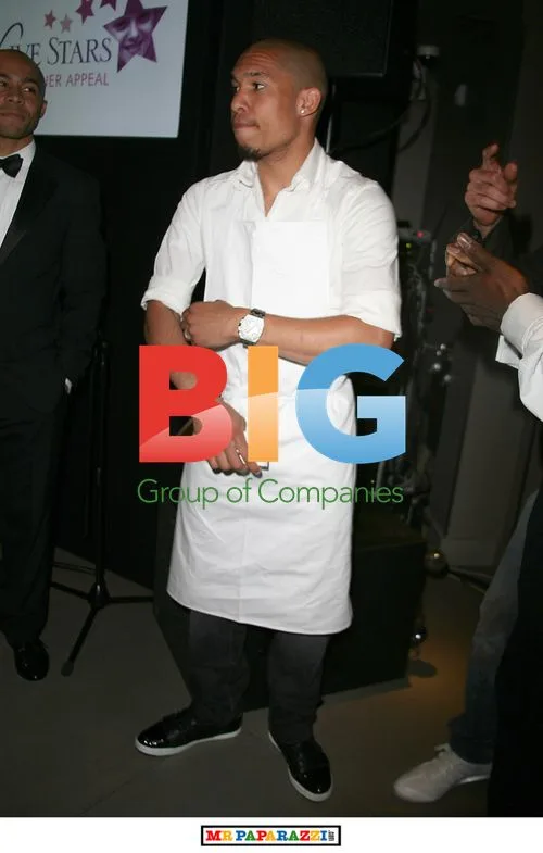 Nigel de Jong Serving as Waiter