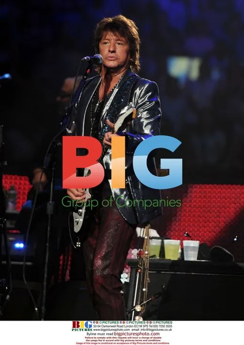 Jon Bon Jovi performs 'The Circle Tour'