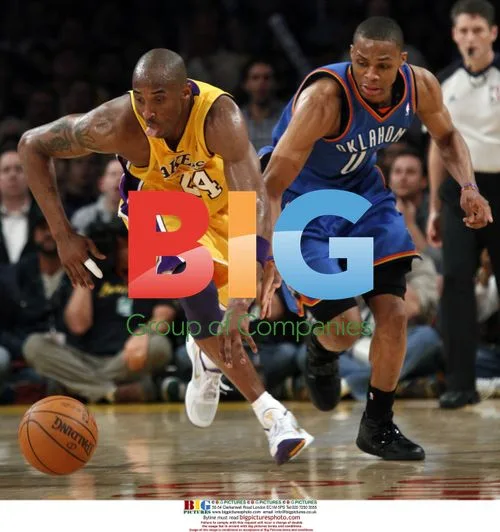 Kobe Bryant steals ball from Russell Westbrook