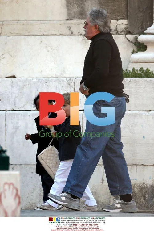 Jolie-Pitt Kids Play in Venice