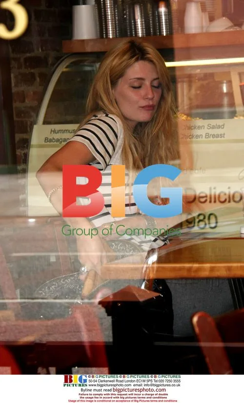 Mischa Barton Eats Lunch in Beverly Hills