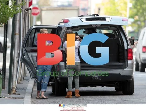 Gwyneth Paltrow Packing Up Car in NYC
