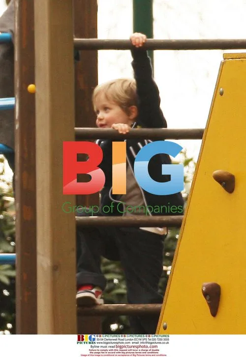 Brad Pitt with kids at park in Venice