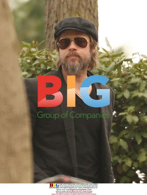 Brad Pitt with Kids at Park in Venice