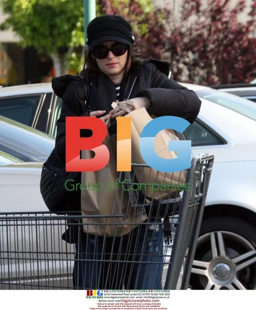 Winona Ryder Shopping in Los Angeles
