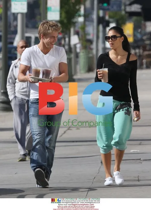 Nicole Scherzinger & Derek Hough Grabbing Drinks