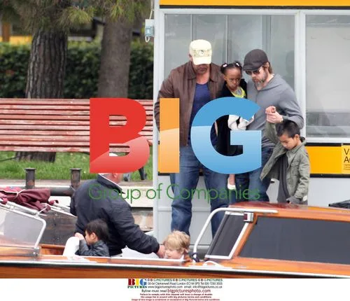 Brad Pitt with children in Venice