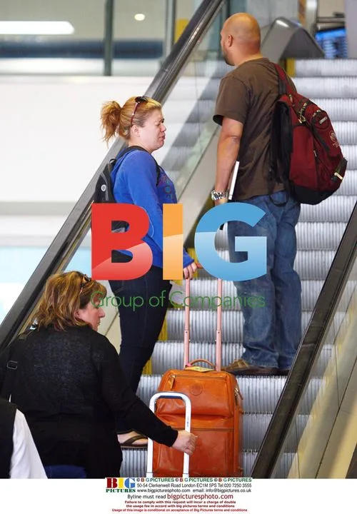 Kelly Clarkson departs Perth Airport