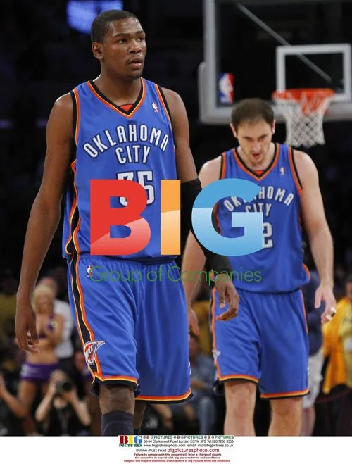 Kevin Durant and Nenad Krstic at NBA Playoffs