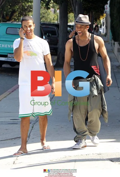 JLS Dancers Take Break, Lunch at Roscoe's