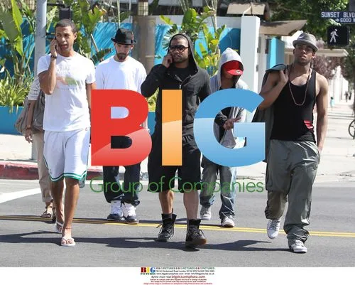 JLS Bandmates Take Lunch Break