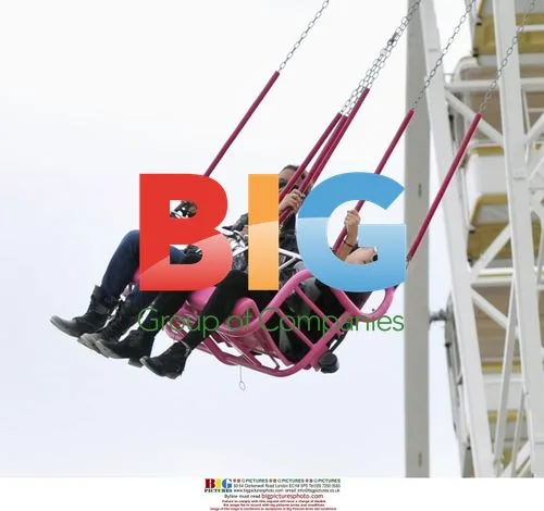 Madonna\'s Kids Enjoy Paris Theme Park