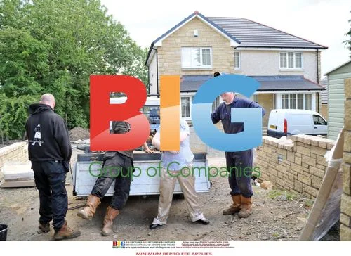 Susan Boyle Poses with Workmen