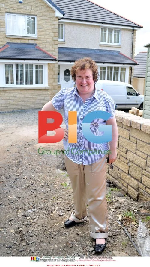 Susan Boyle with Workmen at New House