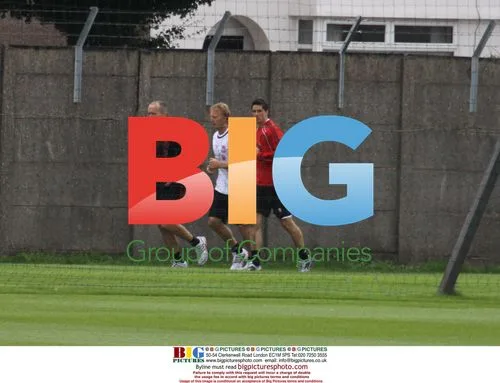 Torres and Kuyt Back in Training for Liverpool