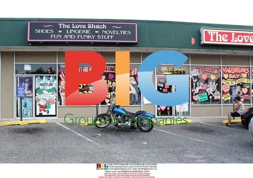 Jersey Shore Stars Film at Sex Shop