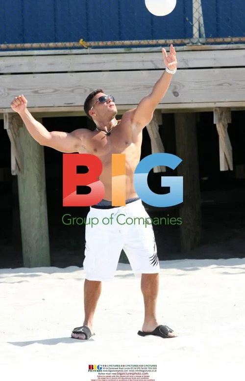 Ronnie Magro Playing Volleyball on Jersey Shore