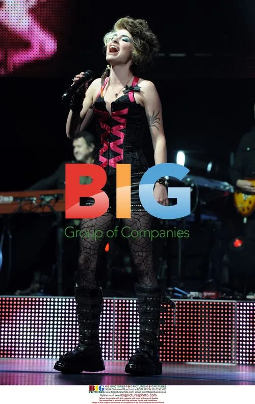 Siobhan Magnus Performs at American Idol Concert
