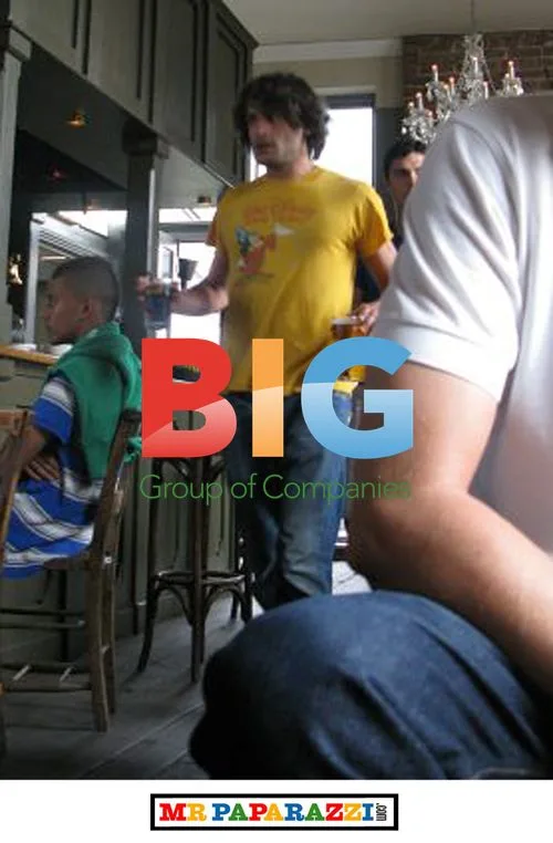 Actor Marc Elliott spotted at pub with friends