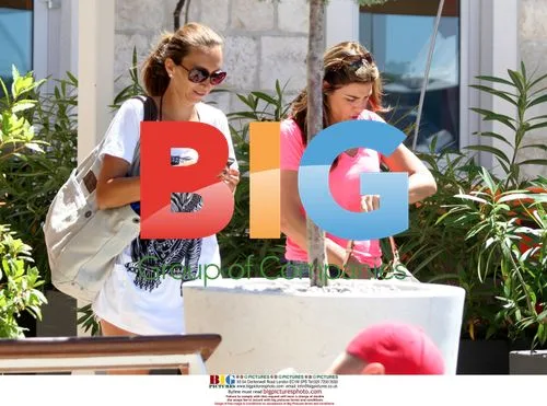 Iva Majoli and Jennifer Capriati Dining in Croatia