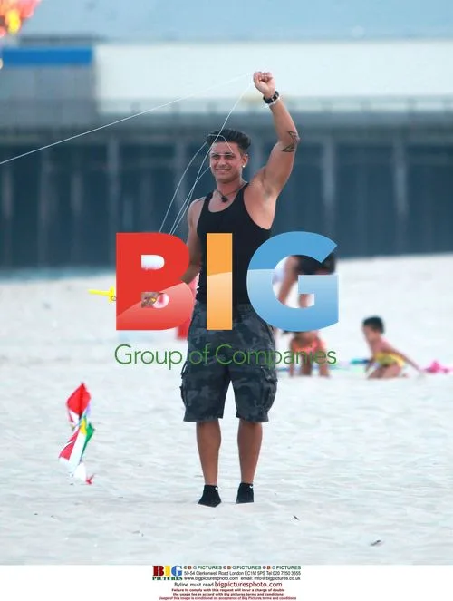 Pauly D and Vinny Fly Kites in Seaside Heights