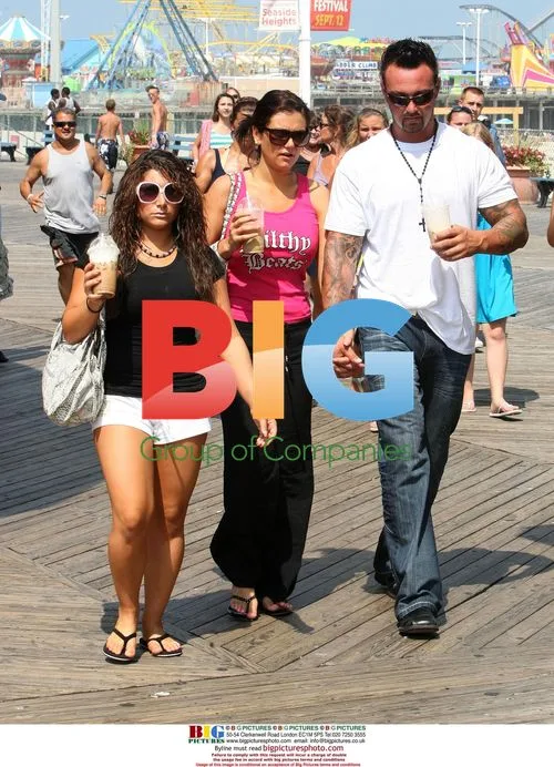 JWoWW with boyfriend Roger on Jersey Shore set