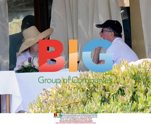 Meryl Streep and husband enjoy lunch in Italy
